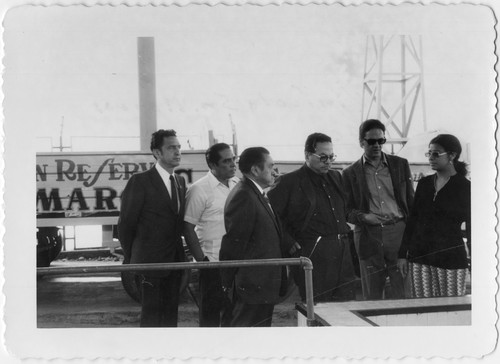 Rafael Galván y comitiva visitan las instalaciones de "Vinícola Sn. Marcos"