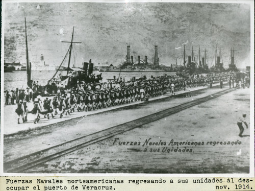 Fuerzas navales norteamericanas regresando a sus unidades al desocupar el puerto de Veracruz