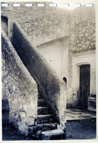 Escalera en la Parroquia San Pedro Mártir de Verona