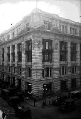 Edificio de los Ferrocarriles Nacionales, ubicado entre la 2a. calle de Bolivar y la avenida del 5 de mayo, vista parcial