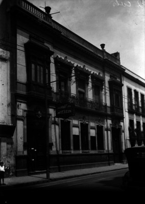 Casa comercial "INTELOS", fachada