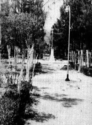Puente que atraviesa un lago