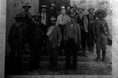 Francisco I. Madero con jefes revolucionarios en la hacienda de Bustillos, Chihuahua