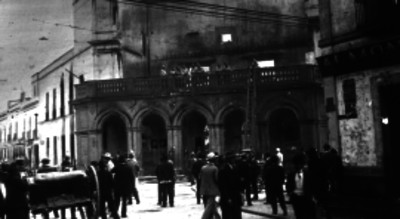 Maniobras de los bomberos para combatir el incendio en la Cámara de Diputados
