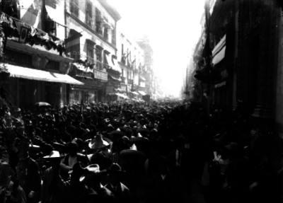 Desfile militar de las Fiestas del Centenario
