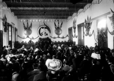 Porfirio Díaz en una ceremonia cívica con motivo de las Fiestas del Centenario