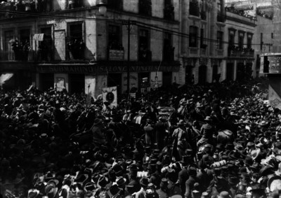 Francisco I. Madero a su llegada a la Cámara de Diputados
