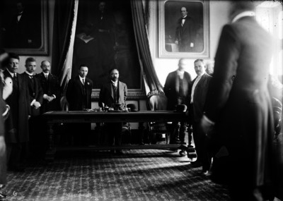 Francisco I. Madero presidiendo una ceremonia