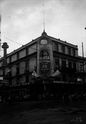 "Joyería La Princesa", esquina de Tacuba y Rep. del Brasil