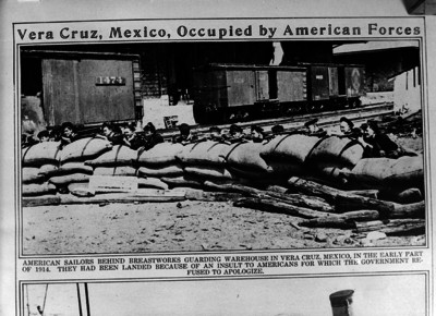 Marinos norteamericanos parapetados durante la intervención en el puerto de Veracruz, reprografía
