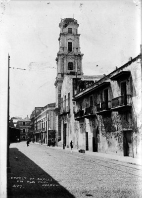 Efecto de las balas en el antiguo faro Juárez, "Effect of shells on old faro Juarez"