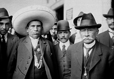 "Jesús Morales" y el gobernador de Morelos, "Juvencio Robles", en su rendición al gobierno Huertista, retrato de grupo