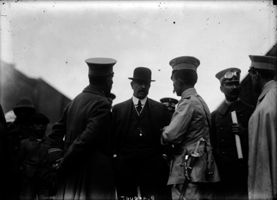 Aureliano Blanquet dialoga con militares