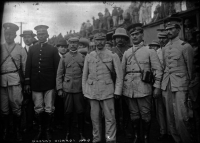 Ignacio Corona, con los jefes y oficiales de su brigada, retrato de grupo