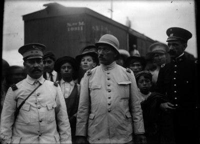 Tropas federales en una estación de ferrocarril