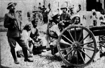 Tropas constitucionalistas descansan con artillería