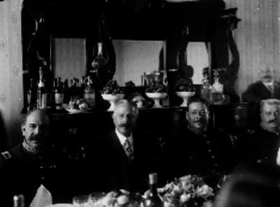 Aureliano Blanquet, Espiridión Carmona, Felipe Mier y otros militares en un banquete