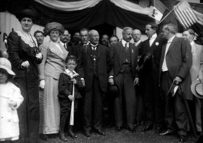 Victoriano Huerta, Aureliano Blanquet y miembros de la colonia Norteamericana durante los festejos del 4 de julio en el Tívoli del Eliseo