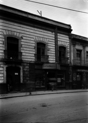 Tlapalería y ferretería, fachada