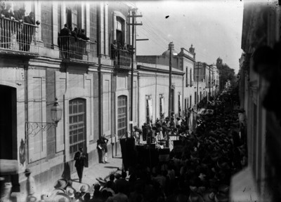 Venustiano Carranza presencia manifestación en apoyo a los acontecimientos de Columbus