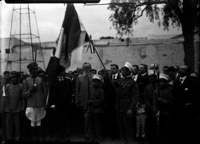 Venustiano Carranza realiza honores a la bandera
