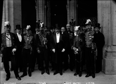 Embajadores de Japón, Italia, Francia, Chile y Argentina en el Palacio Nacional, retrato