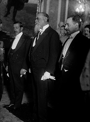 Venustiano Carranza con Pastor Rouaix y Alberto J. Pani en Palacio Nacional