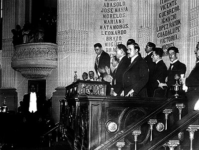Adolfo de la Huerta en la Cámara de Diputados, al tomar protesta como presidente interino