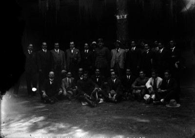Morones, F. Villareal, Calles, Martínez, L. L. León con otros funcionarios