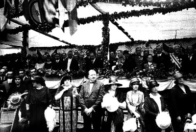 Alvaro Obregón presidiendo las fiestas de la colonia francesa