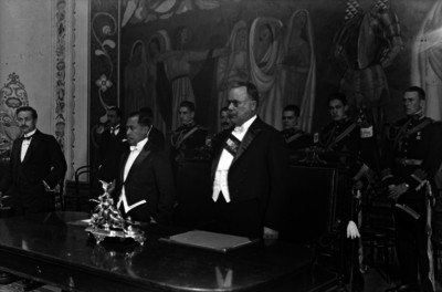 Alvaro Obregón y Genaro V. Vázquez presiden la ceremonia del centenario de la Constitución de 1824