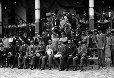 Alvaro obregón, Adolfo de la Huerta y otras personalidades, retrato de grupo