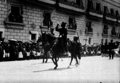 Guillermo Palma saluda al primer mandatario frente a Palacio Nacional