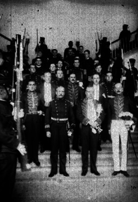 Manuel Malbrán y el capitán Sarmiento en Palacio Nacional, retrato de grupo
