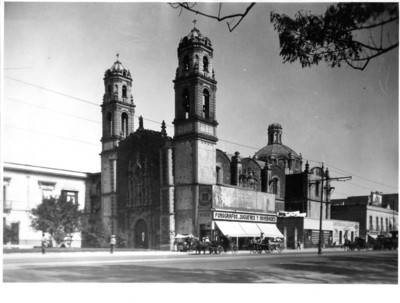 Panorámica del templo de la Santa Veracruz en la delegación Cuauhtémoc