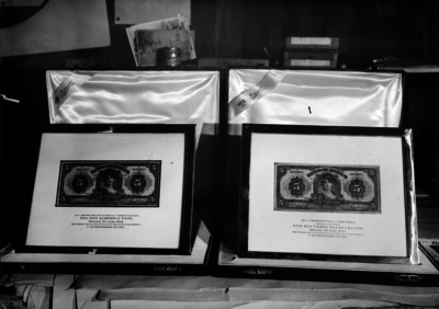 Recuerdo de la inauguración del banco de México para Alberto J. Pani y Plutarco Elías Calles