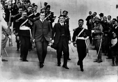 Plutarco Elías Calles y José Manuel Puig en el Estadio Nacional