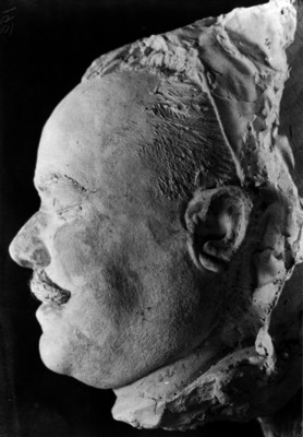 Mascarilla de Alvaro Obregón en la Cámara de diputados