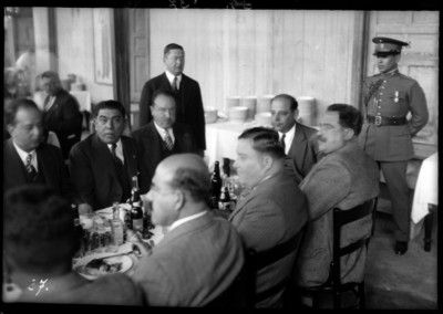 Abelardo L. Rodríguez y funcionarios en un banquete
