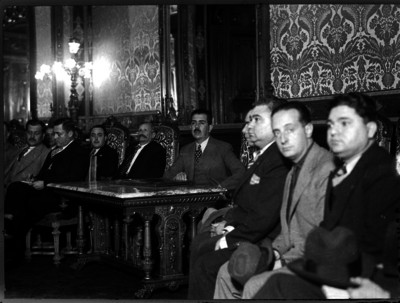Lázaro Cárdenas con funcionarios en Palacio Nacional