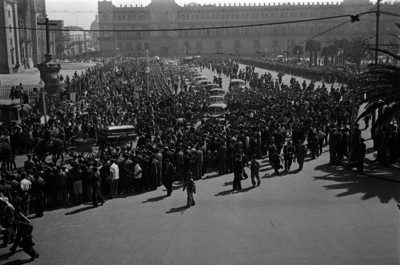 Cortejo fúnebre en el Zócalo de la Cd. de México