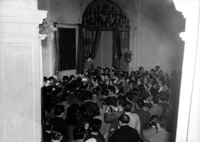 Fernando Casas Alemán y funcionarios inaugurando un edificio