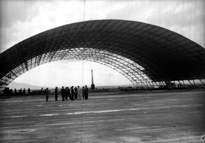 Miguel Alemán Valdés durante la inauguración de una base aérea