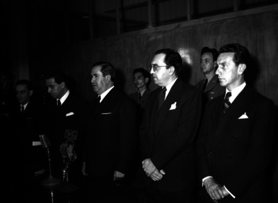 Manuel Ávila Camacho en compañía de funcionarios en la ceremnia de aniversario de la expropiación petrolera