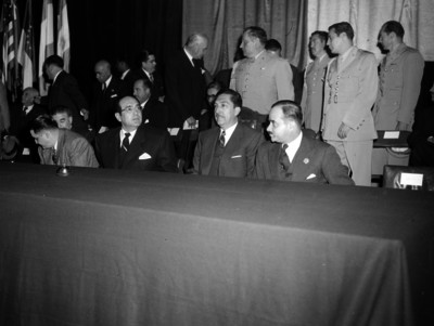 Miguel Alemán, Nazario Ortíz Garza y Ernesto P. Uruchurto presidiendo el Congreso del Seguridad Social