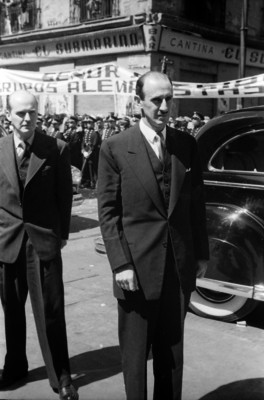 Adolfo Orive durante la recepción a Alemán después de su tercer informe
