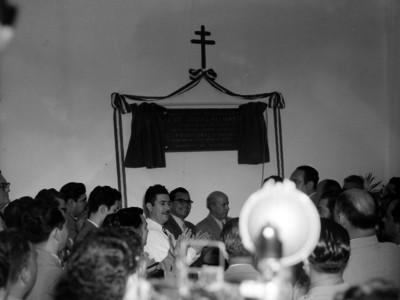 Develación de la placa de la clínica del Seguro Social