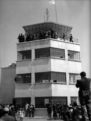 Miguel Alemán Valdés inaugura el aeropuerto de Guadalajara