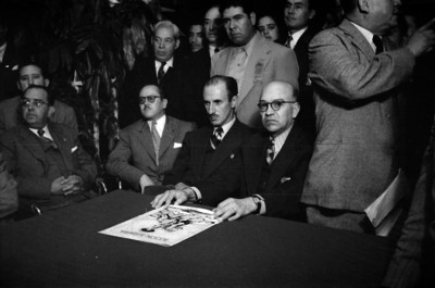 Adolfo Orive de Alba y Alfonso Caso en el Congreso de la C.N.C.