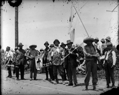 Brigada de la Cruz Roja en campamento militar